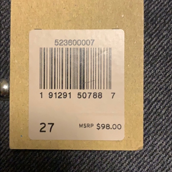 Levi’s studded raw hem jean shorts - Picture 5 of 5